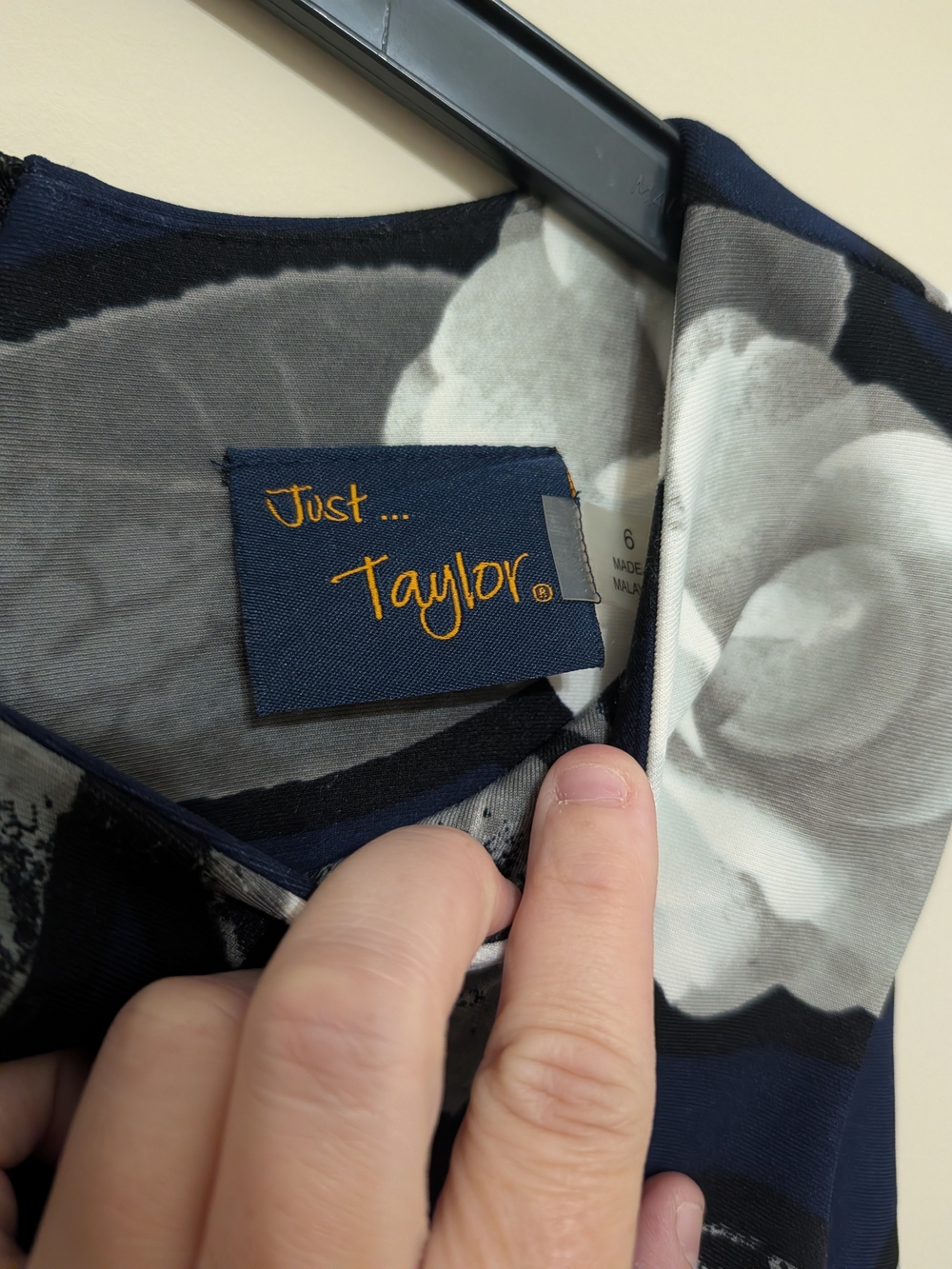 Just...Taylor Navy Mini Size 6 Dress with White Floral Print - Picture 3 of 10
